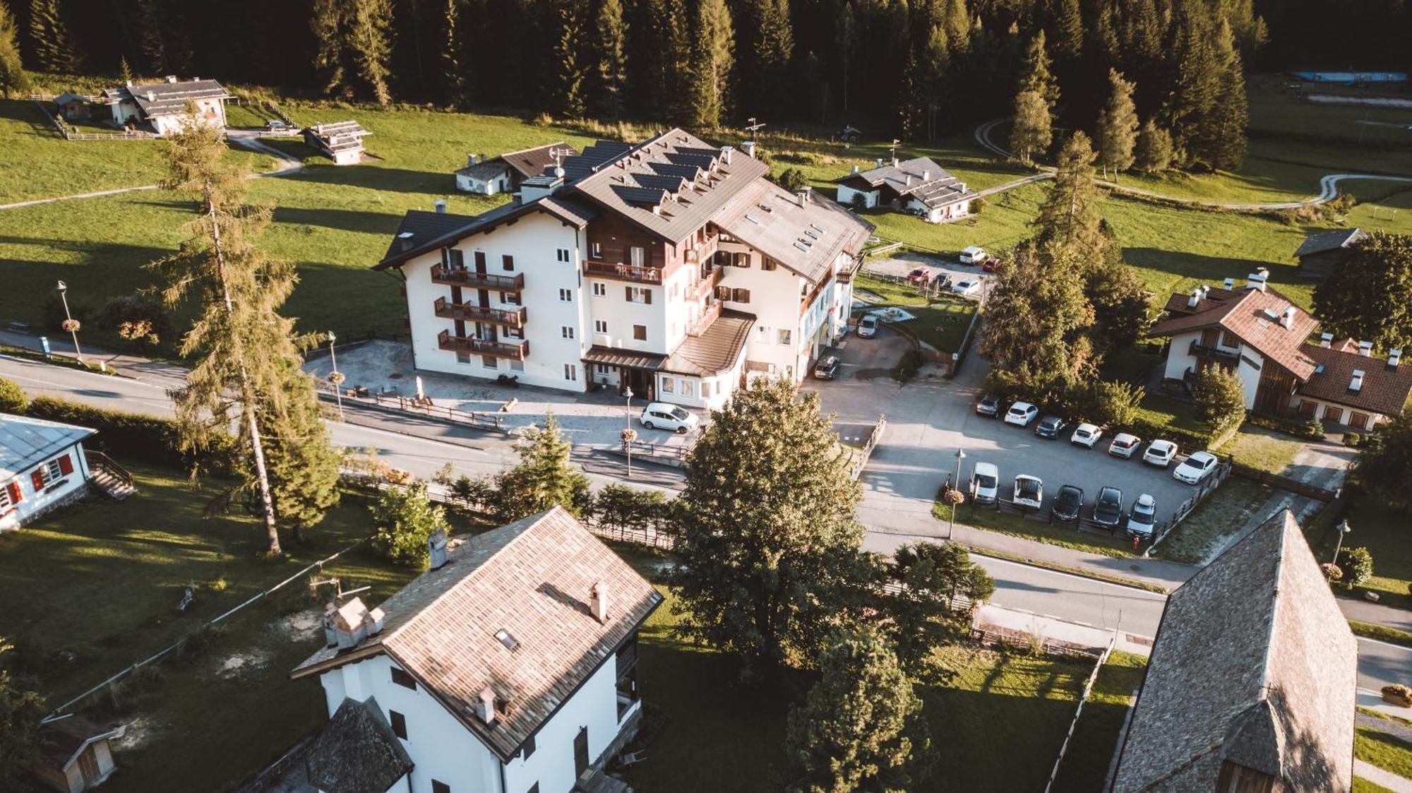Hotel Bellamonte Predazzo Exterior foto